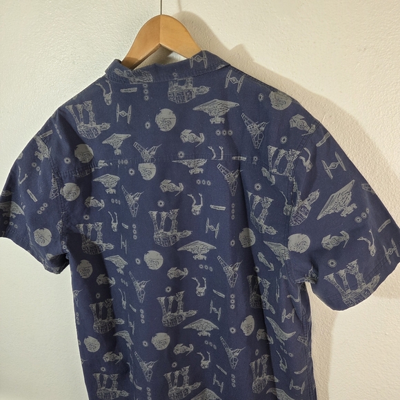Star Wars Mens Button Up Shirt XL Navy Blue All Over Print Spaceships Casual Sho - Picture 4 of 11